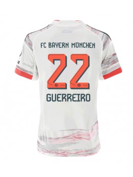 Billige Bayern Munich Raphael Guerreiro #22 Bortedrakt Dame 2025-26 Kortermet